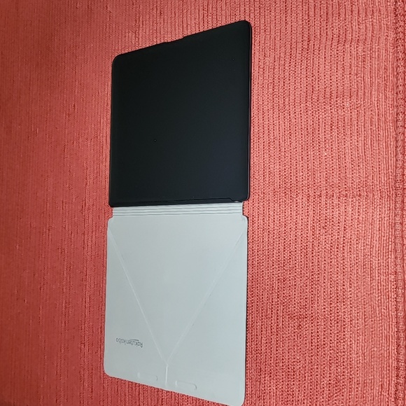 Kobo Sage Sleepcover EUC - Picture 2 of 5